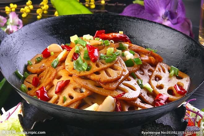 Griddle Cooked Lotus Root (干锅藕片)